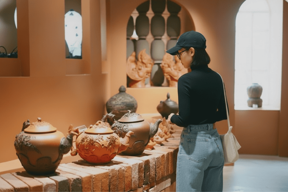 Bạn có thể để lại nhiều bức ảnh đầy nghệ thuật bên cạnh các tác phẩm